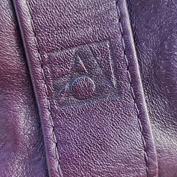 Local leatherwork purple crossbody shoulder bag - Picture 2 of 5